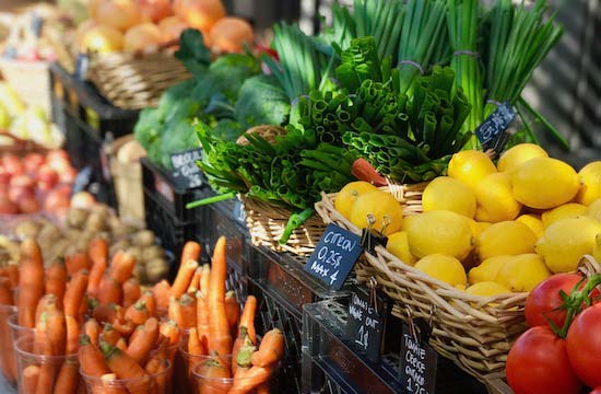 Fresh Fruits and Vegetables - Fruits et légumes frais