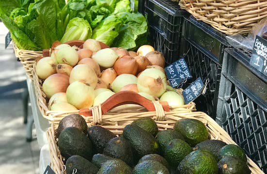 Fresh Fruits and Vegetables - Fruits et légumes frais